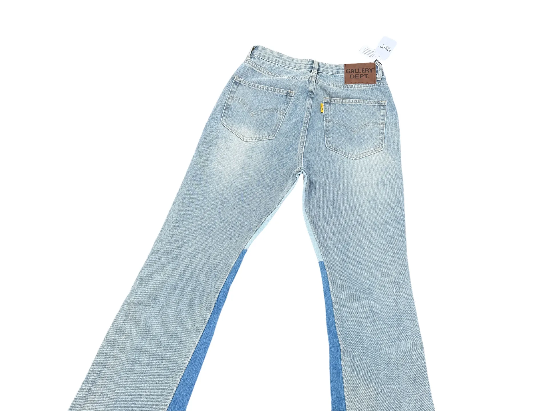 P246💰G11 GALLERY DEPT. Denim bell-bottoms, washed and distressed spliced ​​jeans. GALLERY is attracted by these bell-bottoms. Whether it is a reset of Carhartt or Levis, it creates a strong brand style. Since these pants are modified from rare vintage, the production capacity is limited. Therefore, after many icons wore them, these pants were once hard to find. Later, perhaps due to the improvement of GD's business in the past two years and the expansion of production lines, the brand itself lowered the price, so I can't wait any longer for these pants this year and will definitely buy them. During the process of the denim washing plant, the owner of the washing plant helped introduce a boss who had worked for Levi's foundry and started his own business. This also paved the way for the following styles. Therefore, Levi's remodeled single product for the base plate is really familiar. Whether it is the fabrics supplied or the lathes used in production, there is nothing to choose from. -Color: blue -Size: S-XXL (corresponding to 28-36)